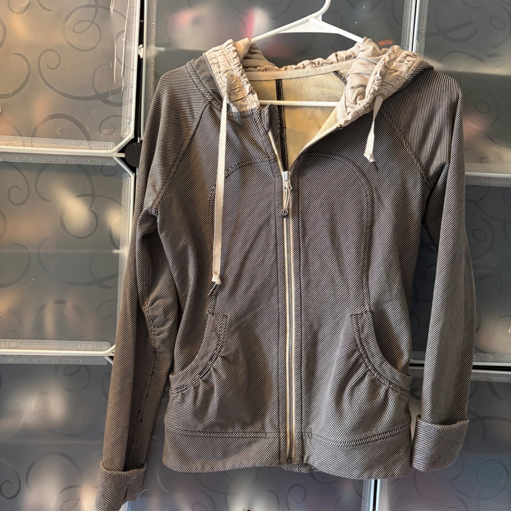 Lululemon Scuba Full Zip Hoodie Gray White Micro Stripe Ruffle Trim Hood Logo